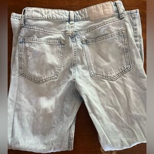 women’s size 2 H&M boyfriend jeans.